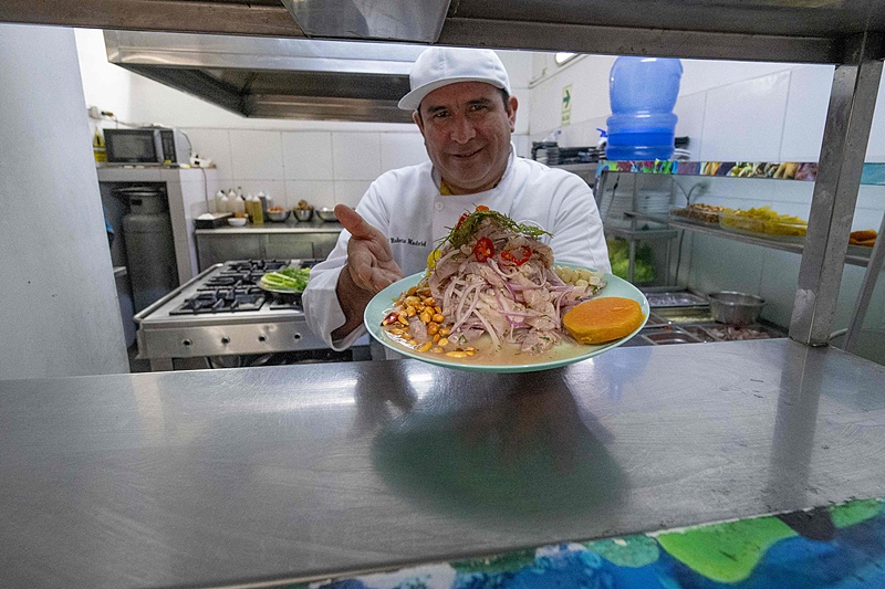 A file photo shows a chef making Peruvian ceviche at a restaurant in Peru. /CFP