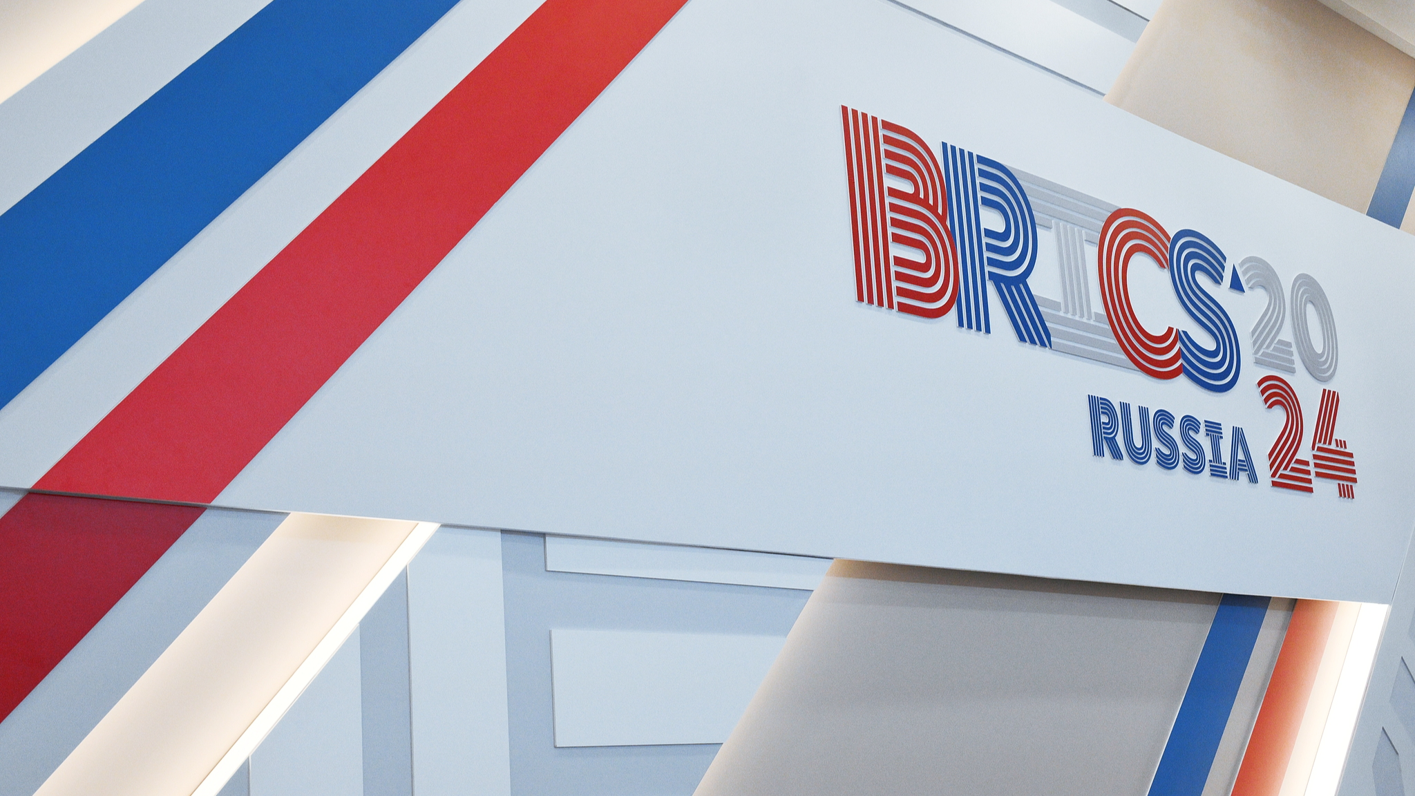 Xi Jinping attends leaders' small-group talks at 16th BRICS Summit 