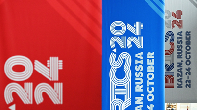  President Xi Jinping poses for group photo at BRICS Plus summit