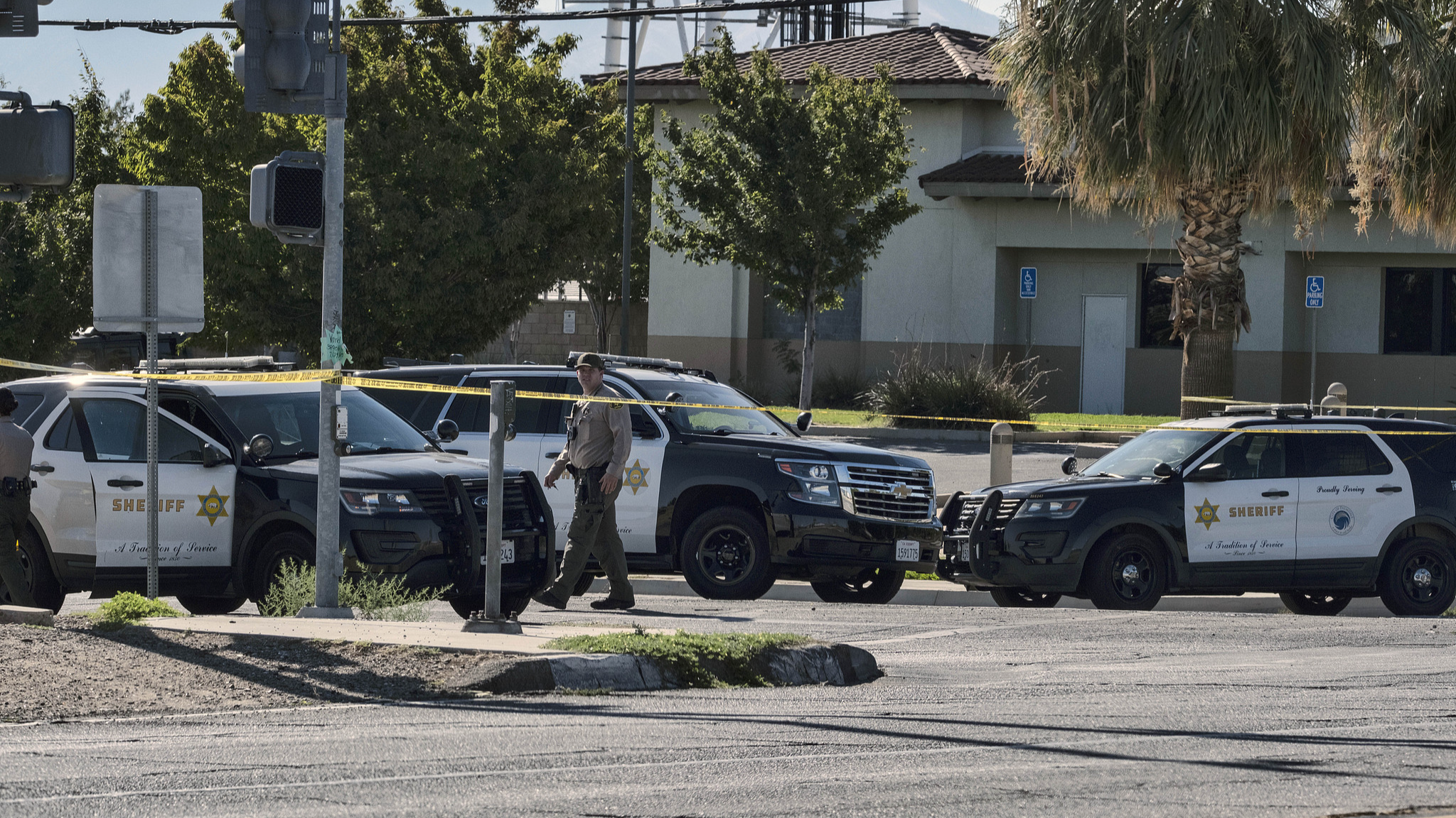 Sherriff's deputies block off a street where a deputy was shot while in his patrol car in Palmdale, California, U.S., September 17, 2023. /CFP