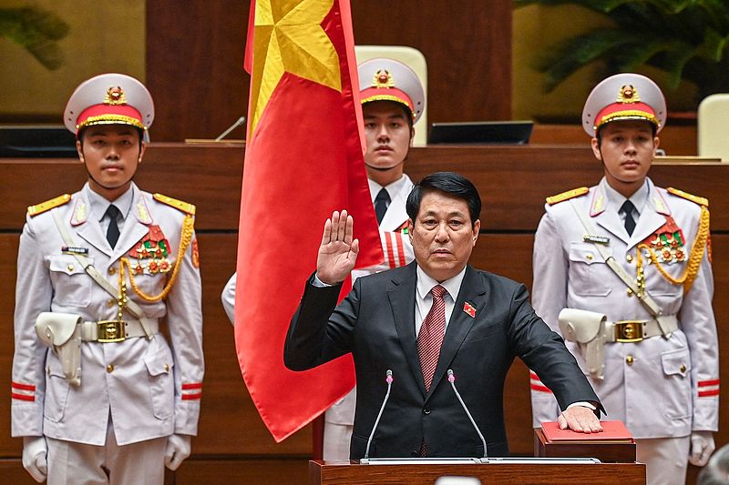 Vietnam's Luong Cuong takes his oath as Vietnam's President during the autumn opening session at the National Assembly in Hanoi on October 21, 2024. /CFP