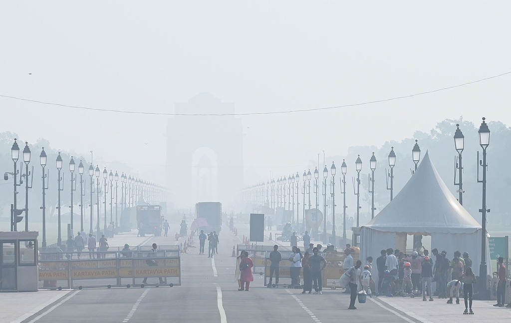 A thick layer of smog engulfed Kartavya Path in the morning with the iconic India Gate in the background, central Delhi, India, October 20, 2024 /CFP