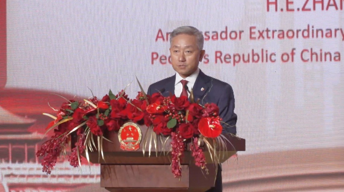 Chinese Ambassador to the United Arab Emirates Zhang Yiming delivers a keynote speech at the Dubai Forum. /CMG