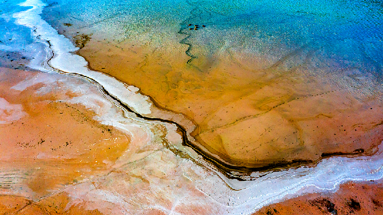 An autumn's palette at Huangshi's copper tailing ponds