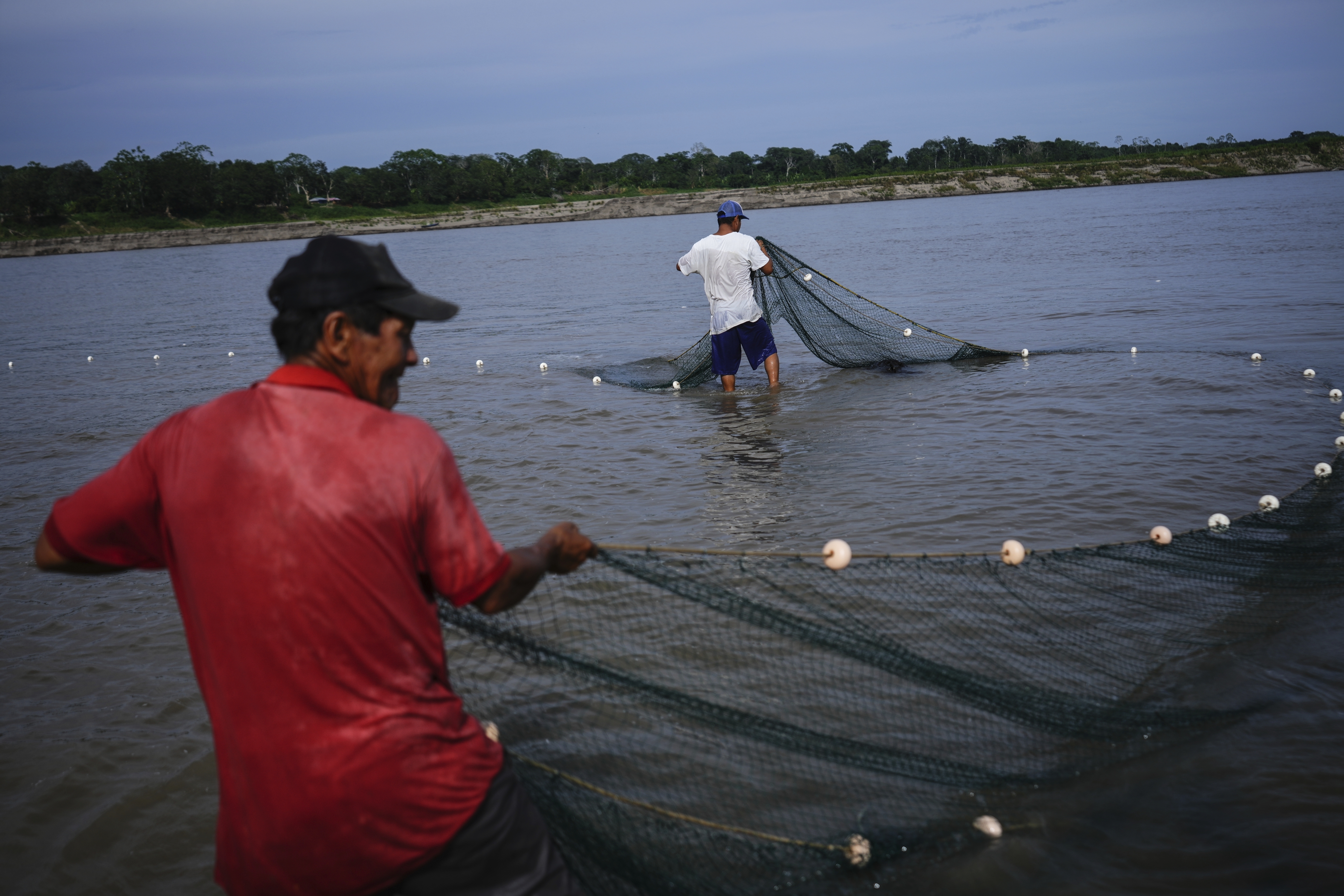 Men fish in the low levels of the Amazon River, on the outskirts of Leticia, Colombia, October 21, 2024. /AP