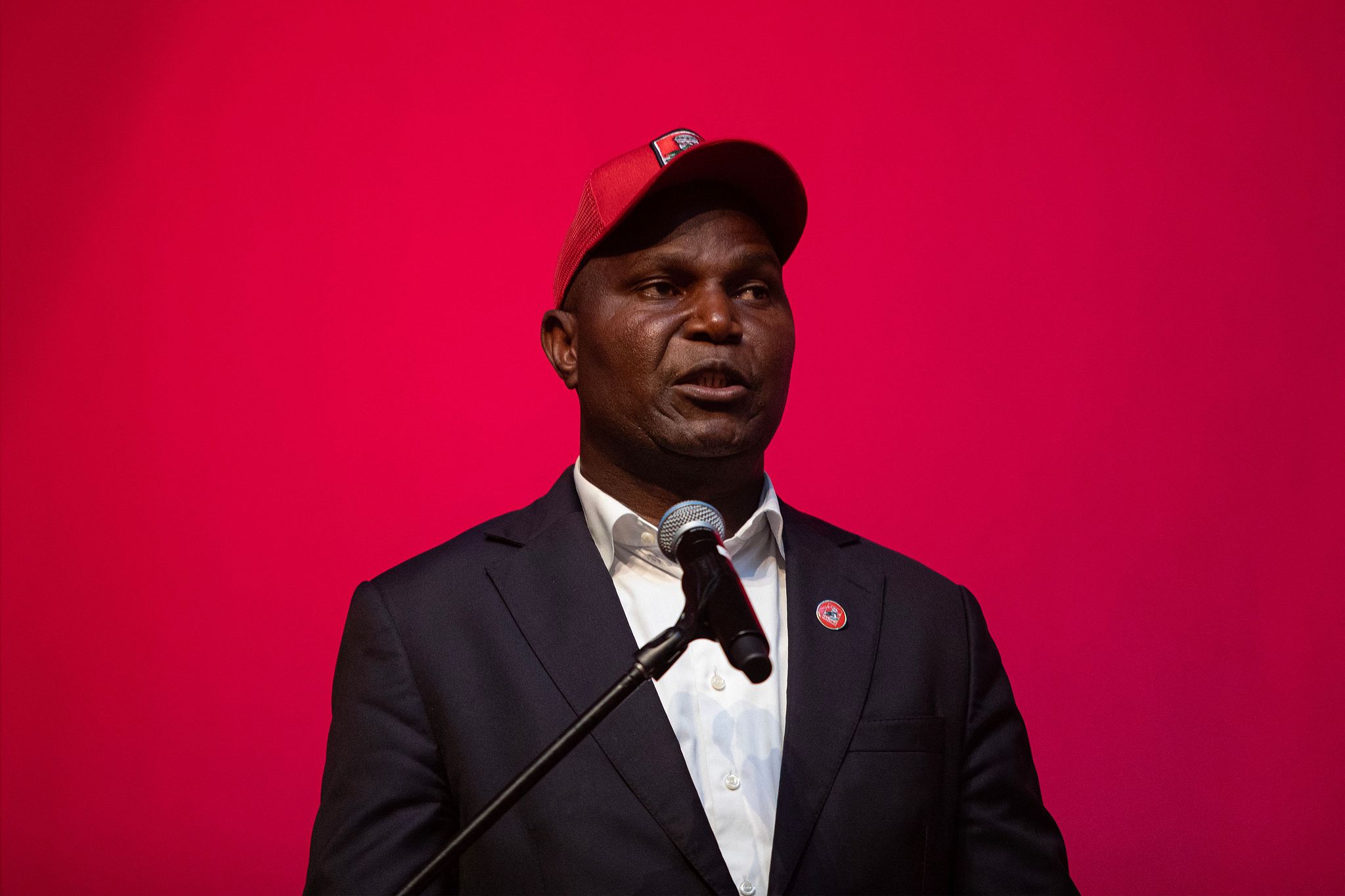 Daniel Francisco Chapo addresses a presidential electoral meeting with supporters and leaders of his party in Maputo, Mozambique, October 2, 2024. /CFP