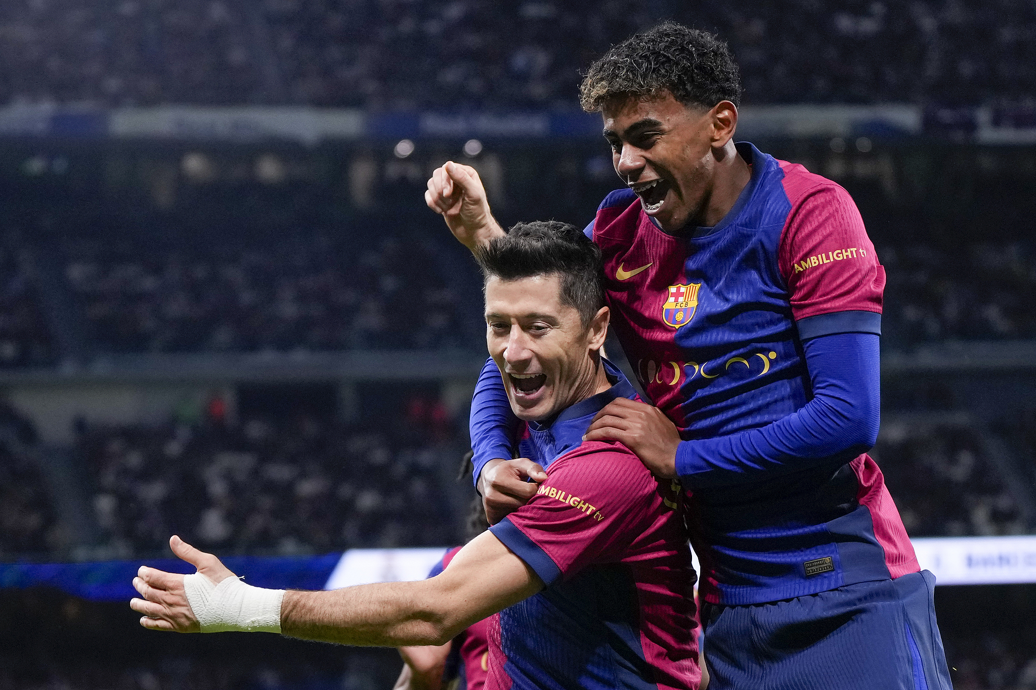 Robert Lewandowski (L) and Lamine Yamal of Barcelona celebrate after scoring a goal in the La Liga game against Real Madrid at the Santiago Bernabeu Stadium in Madrid, Spain, October 26, 2024. /CFP