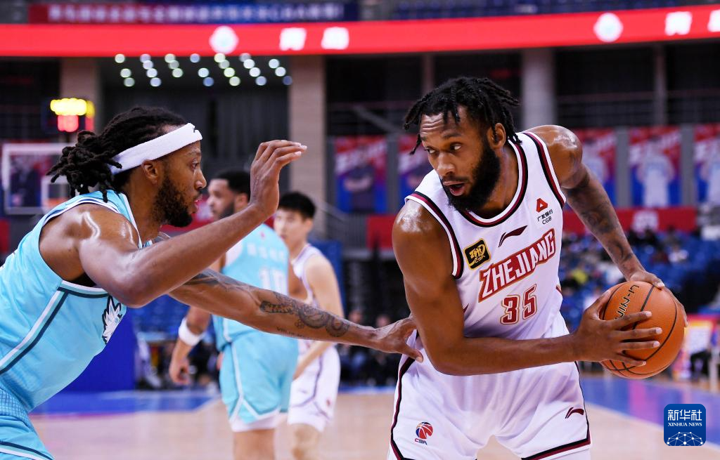 Paris Bass (#35) of the Zhejiang Golden Bulls holds the ball in the game against the Qingdao Eagles in Qingdao, east China's Shandong Province, October 26, 2024. /Xinhua