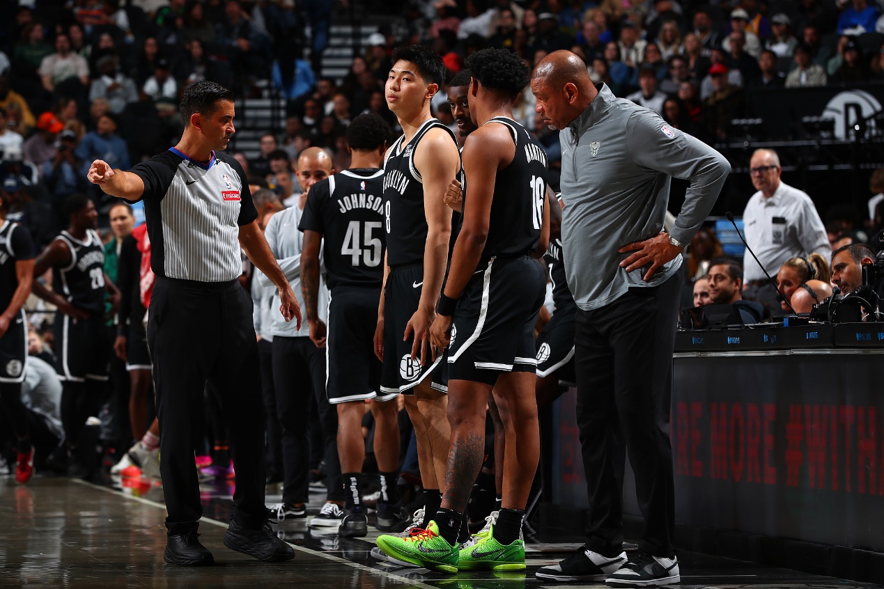 Cui Yongxi #8 of the Brooklyn Nets looks on during the NBA game against the Milwaukee Bucks at Barclays Center in New York, U.S., October 27, 2024. /CFP