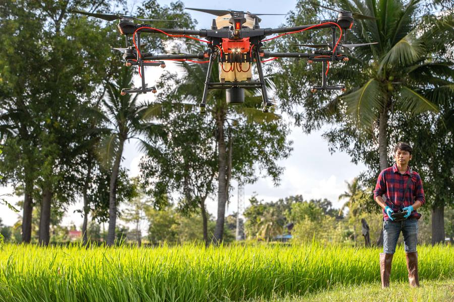 A Thai farmer operates a DJI agricultural drone in Roi Et, Thailand, August 1, 2022. /Xinhua