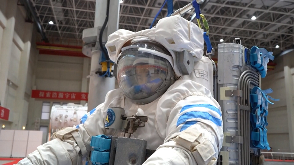 A screenshot from a CMG video shows Song Lingdong in spacesuit during training.