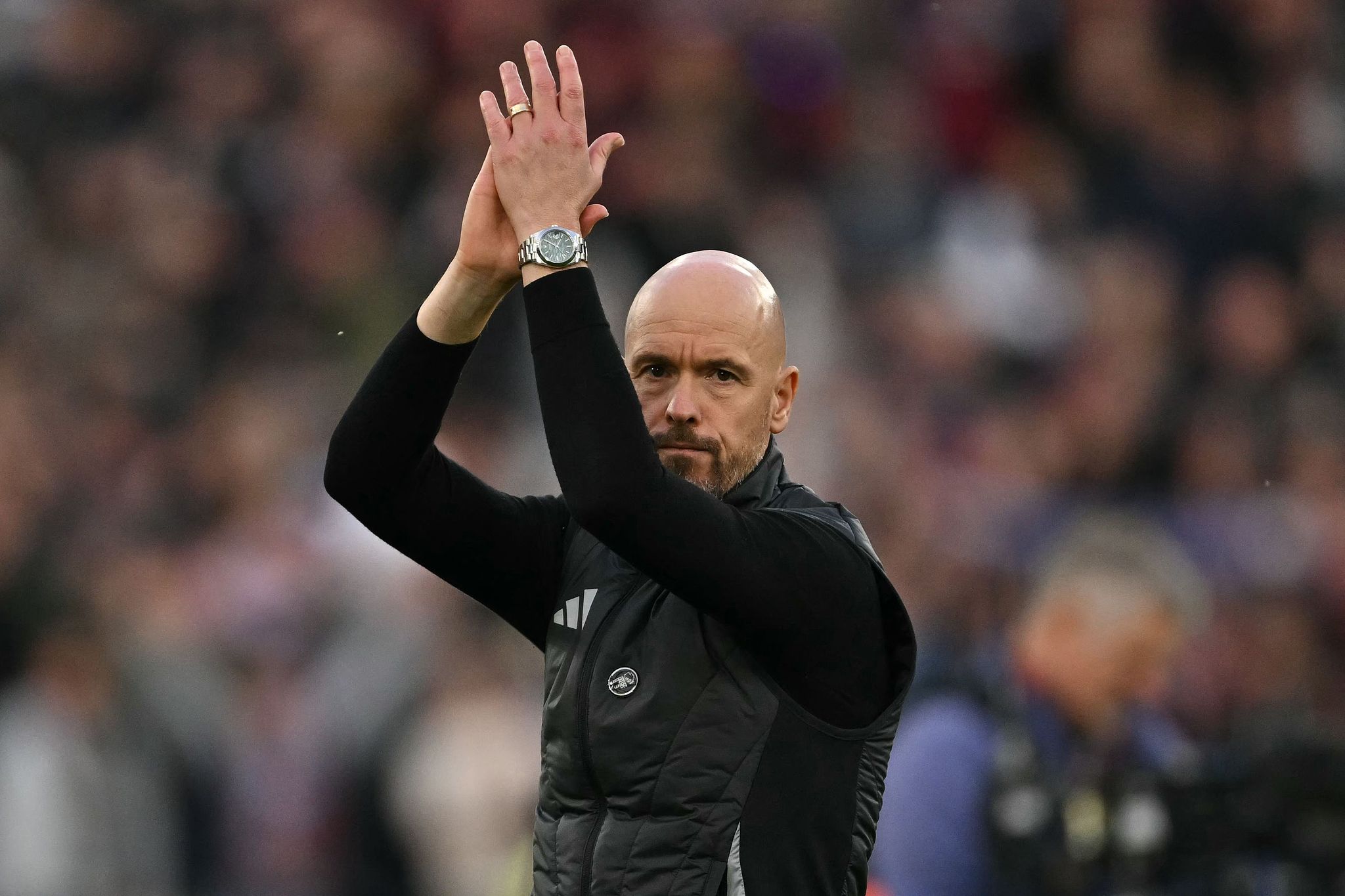 Erik ten Hag, manager of Manchester United, makes a gesture during the Premier League game against West Ham United at the London Stadium in London, England, October 27, 2024. /CFP