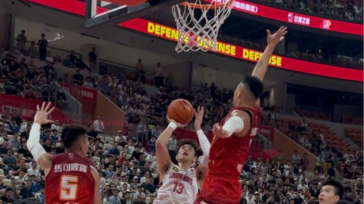 Guo Ailun (#13) of the Guangzhou Loong Lions shoots in the game against the Shenzhen Leopards in Shenzhen, south China's Guangdong Province, October 29, 2024. /CMG