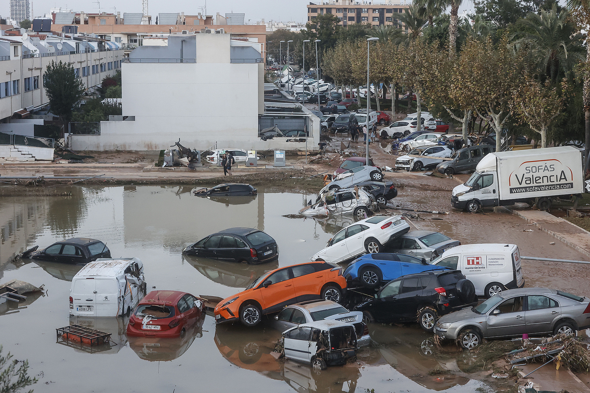 Cars are piled up and washed everywhere in the municipality of Alfafar after heavy rain battered the eastern region of Valencia, Spain, October 30, 2024. /CFP