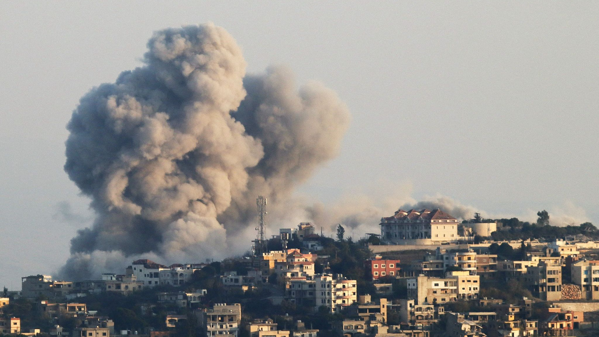 Smoke rises from the impact sites near a settlement following the Israeli army's attacks on Khiam town in Nabatieh Governorate, Lebanon, October 30, 2024. /CFP