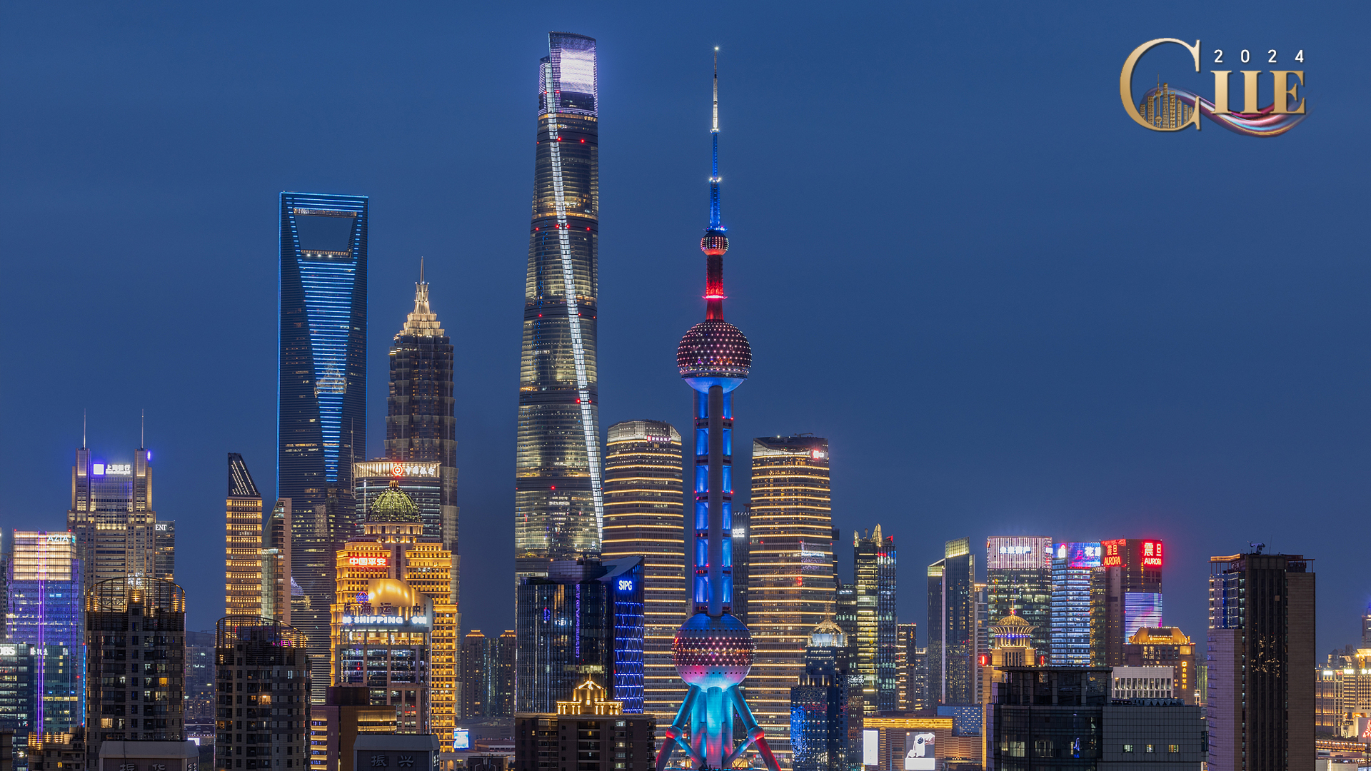 Live: Welcome to CIIE! Enjoy the neon night in Shanghai's Lujiazui