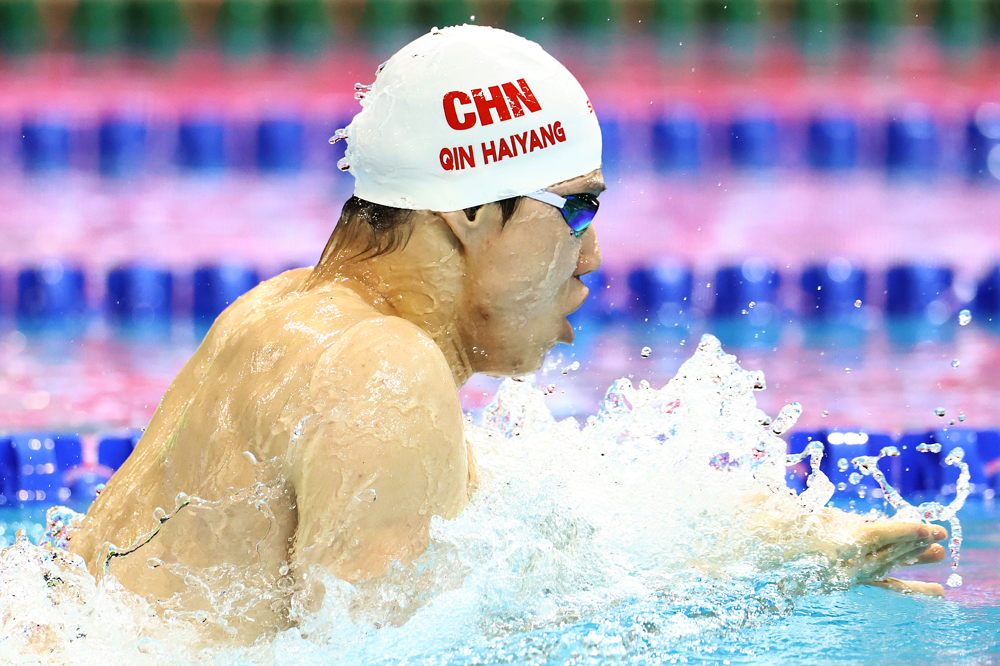 Qin Haiyang of China competes in the men's 100-meter breaststroke final at the World Aquatics Swimming World Cup in Singapore, October 31, 2024. /CFP