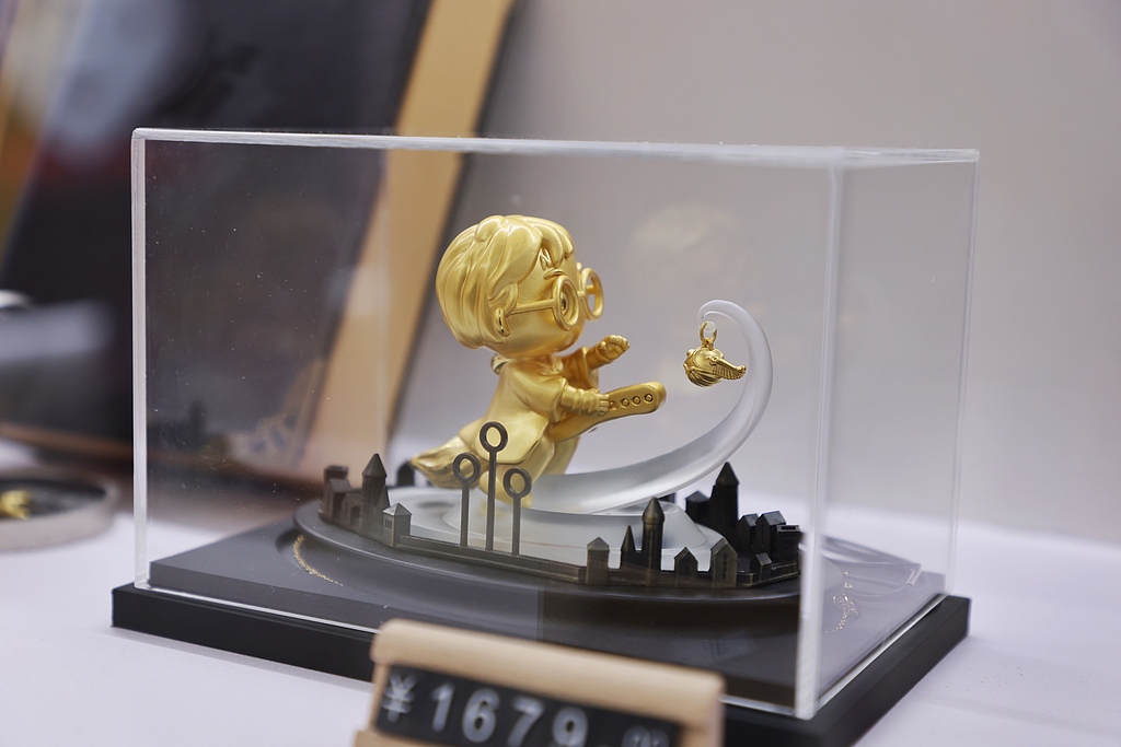 A gold handicraft in shape of Harry Porter is displayed at the Beijing International Coin Exposition on November 1, 2024. /CFP