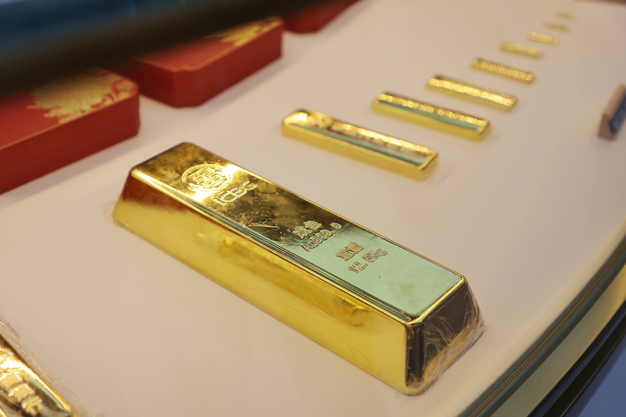 Gold bars are displayed at the Beijing International Coin Exposition on November 1, 2024. /CFP