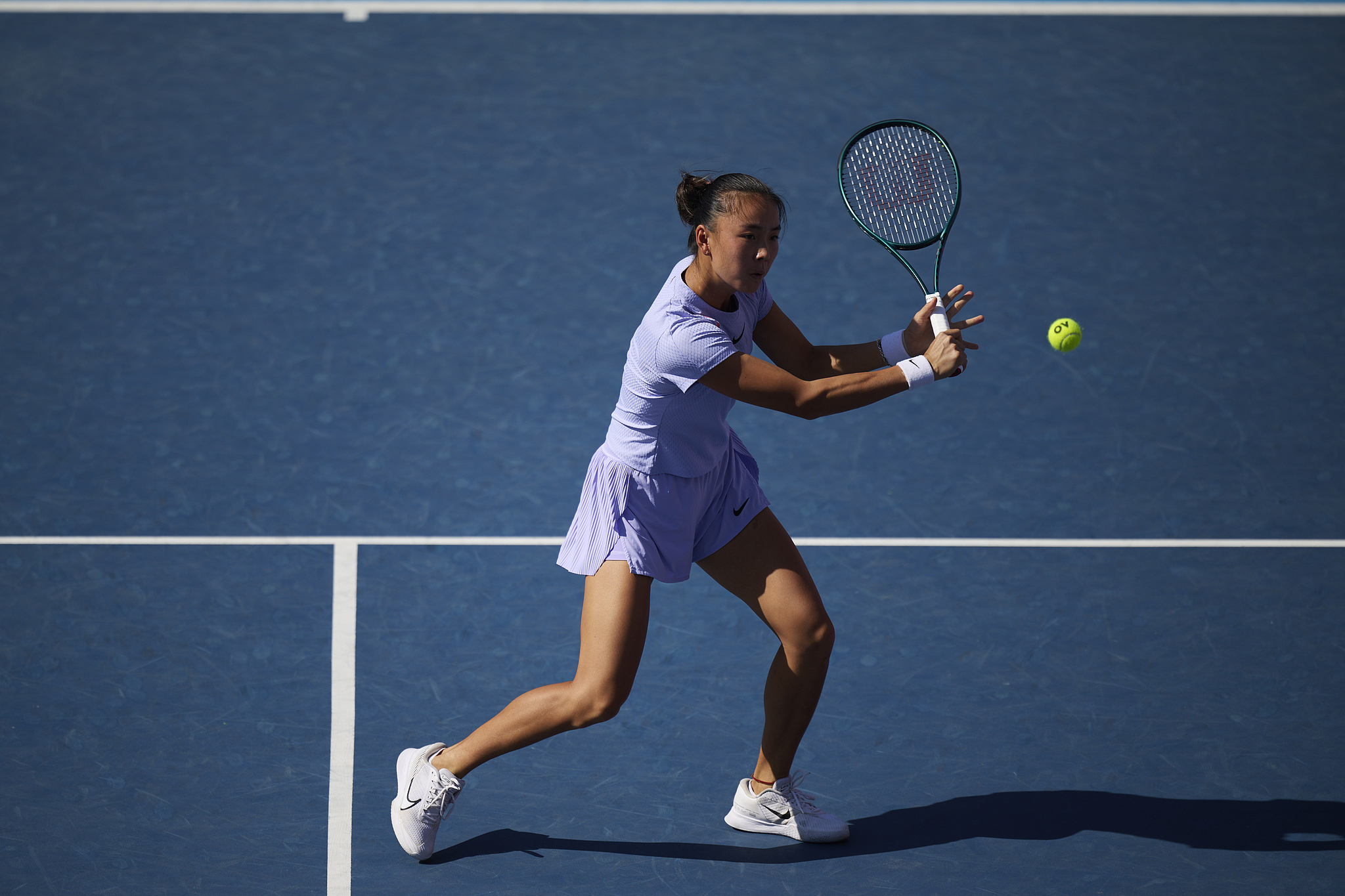 Yuan Yue of China hits a shot against Sofia Kenin of the USA in the women's singles quarterfinals at the Hong Kong Open in south China's Hong Kong Special Administrative Region, November 1, 2024. /CFP