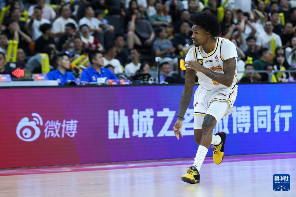 Brandon Goodwin of the Shanxi Loongs reacts after making a three-pointer against the Guangdong Southern Tigers in a Chinese Basketball Association (CBA) game in Dongguan, south China's Guangdong Province, November 1, 2024. /Xinhua