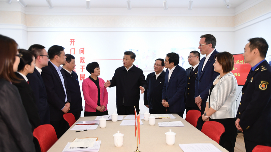 Chinese President Xi Jinping visits the Gubei civic center in Changning District, east China's Shanghai, November 2, 2019. /Xinhua