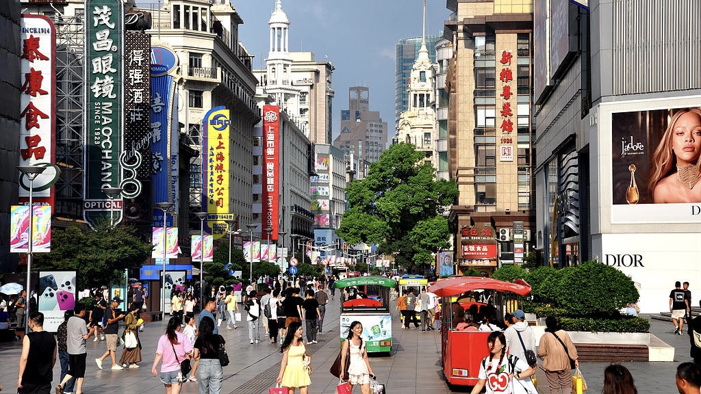 Shoppers seen at the Shanghai Nanjing Road Pedestrian Street, September 8, 2024. /CFP