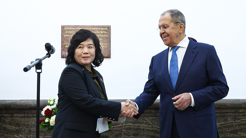 Russian Foreign Minister Sergei Lavrov (R) and his DPRK counterpart Choe Son Hui shake hands during a ceremony to unveil a plaque in memory of Kim Il Sung, founder of the DPRK, at Yaroslavsky Railway Station in Moscow, Russia, November 1, 2024. /CFP