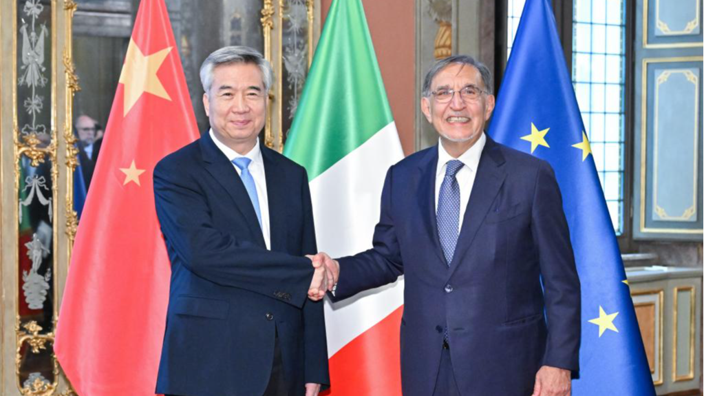 Li Xi (L), a member of the Standing Committee of the Political Bureau of the CPC Central Committee and secretary of the CPC Central Commission for Discipline Inspection, meets with Italy's Senate President Ignazio La Russa in Rome, October 31, 2024. /Xinhua