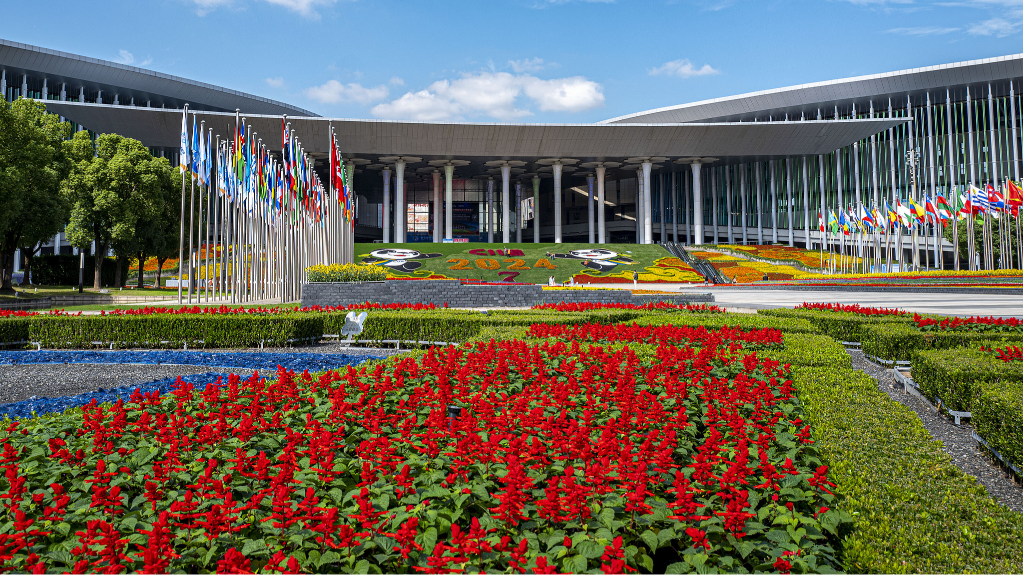 The South Plaza of the National Exhibition and Convention Center is full of flowers ahead of the 7th China International Import Expo in Shanghai, east China, October 29, 2024. /CFP