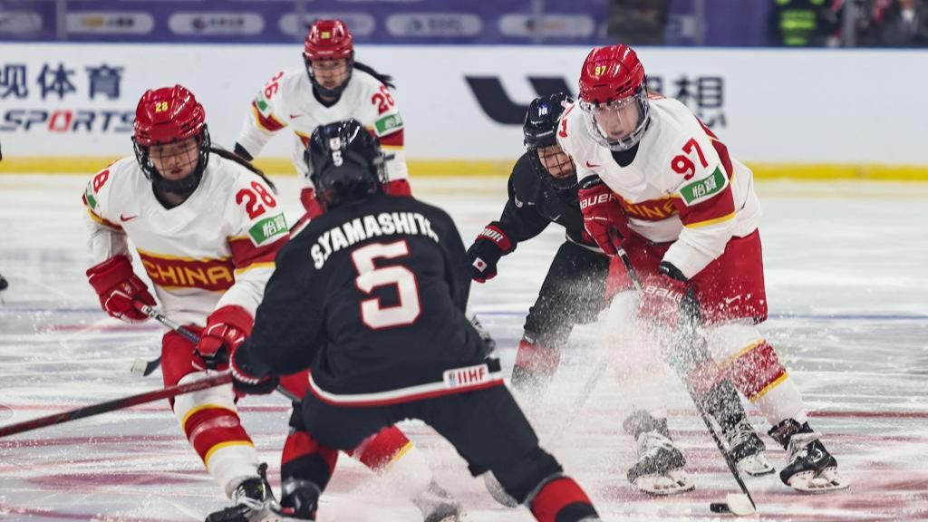 Chinese and Japanese players in action during their match at 2025 IIHF Ice Hockey Women's Asia Championship in Beijing, China, November 3, 2024. /Xinhua
