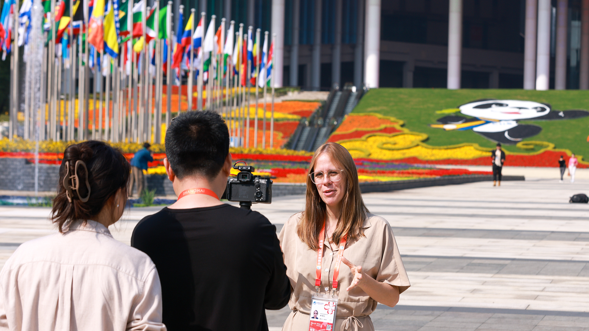 Media reporters work outside the venue of the 7th China International Import Expo in Shanghai, east China, November 4, 2024. /CFP