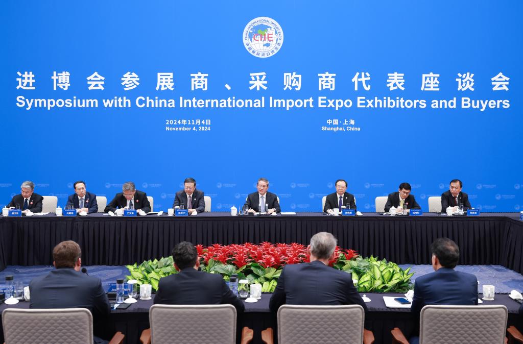 Chinese Premier Li Qiang holds a symposium with select exhibitors and buyers attending the seventh China International Import Expo (CIIE), Shanghai, east China, November 4, 2024. /Xinhua