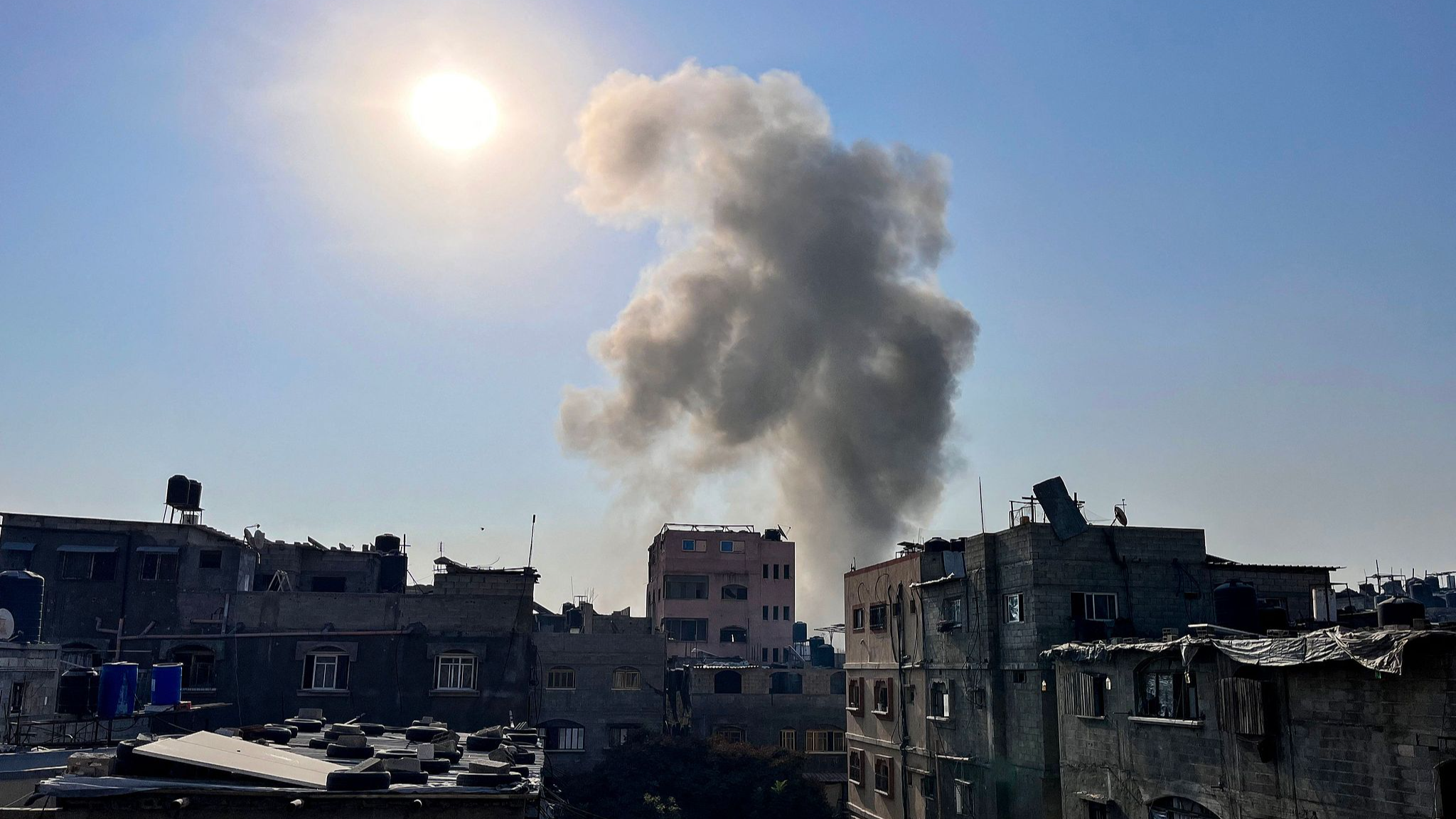 Smoke billows following Israeli bombardment on Beit Lahia in the northern Gaza Strip, November 4, 2024. /CFP