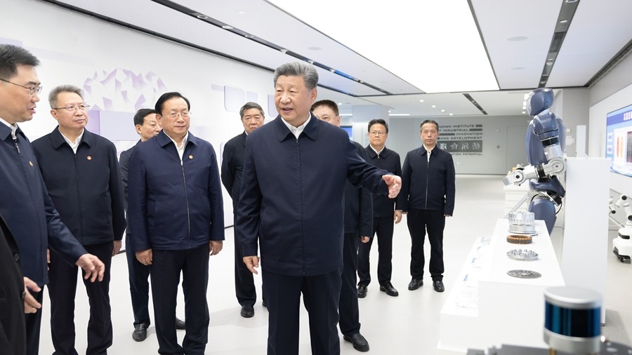 Chinese President Xi Jinping, also general secretary of the Communist Party of China Central Committee and chairman of the Central Military Commission, visits an innovation institute in Wuhan, central China's Hubei Province, November 5, 2024. /Xinhua