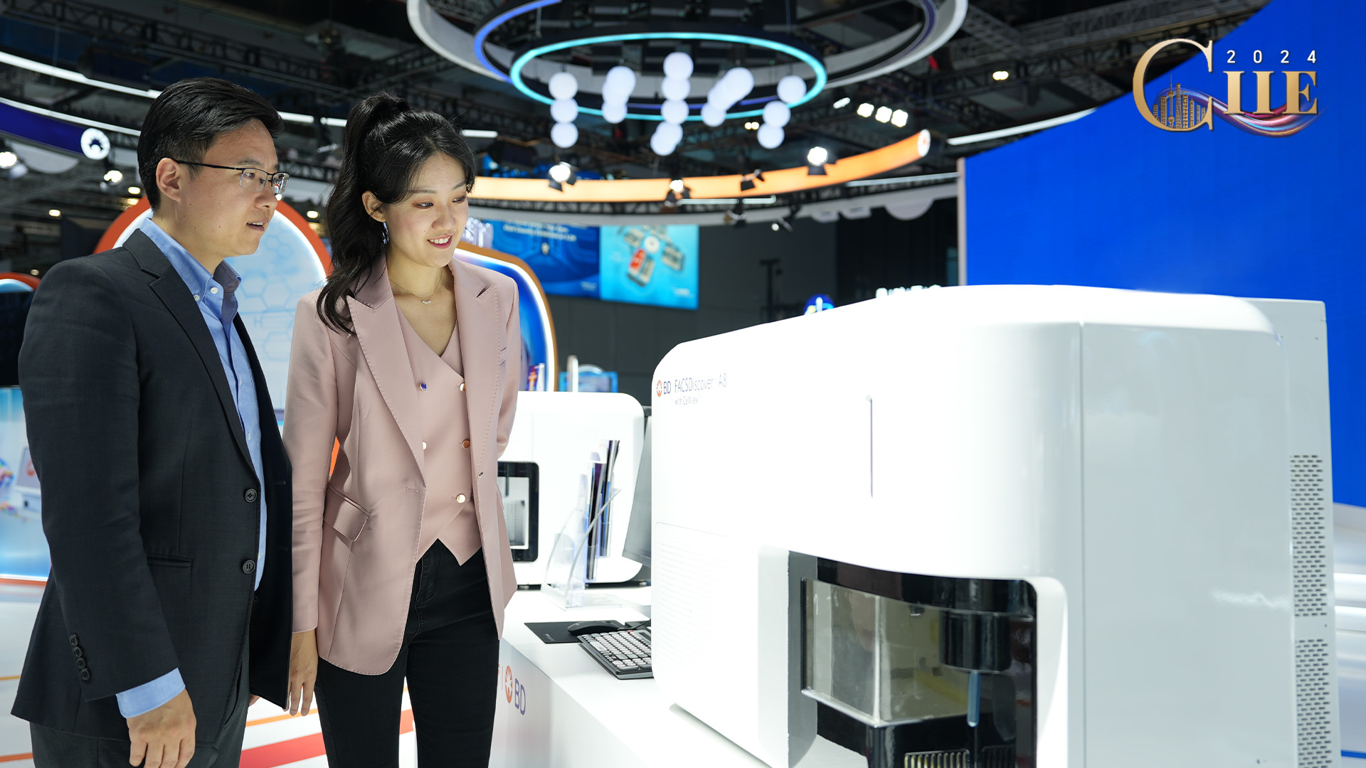 Live: Medical firms debut hundreds of products at 7th CIIE