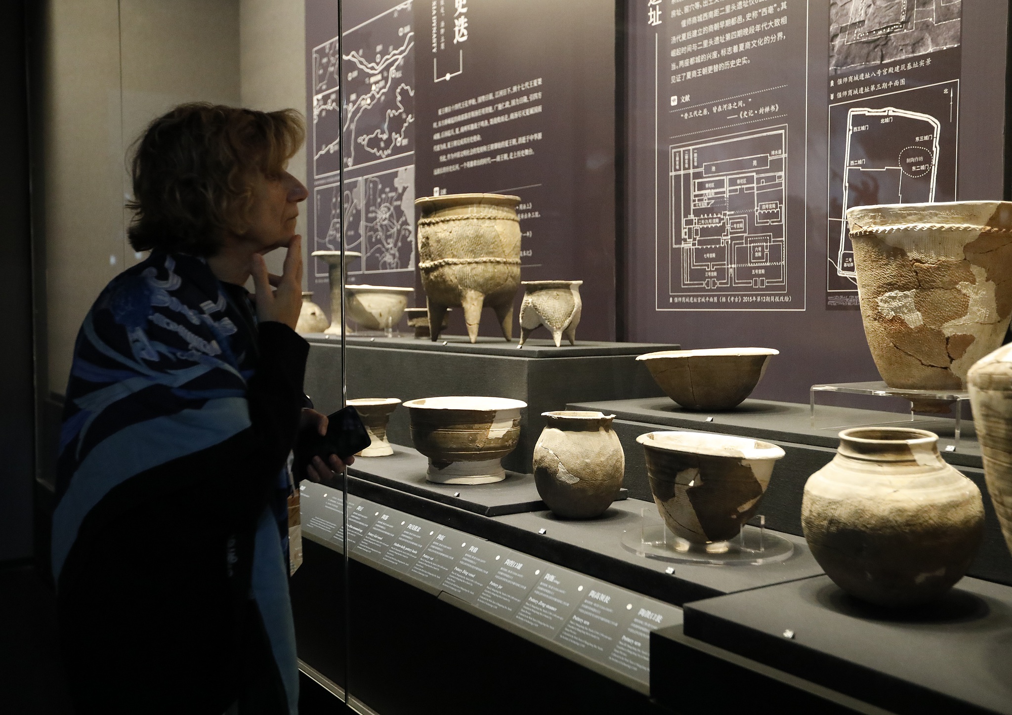 During a trip organized by the World Conference of Classics, a foreign expert pores over artifacts at a museum in Luoyang City, Henan Province, central China, November 4, 2024. /CFP