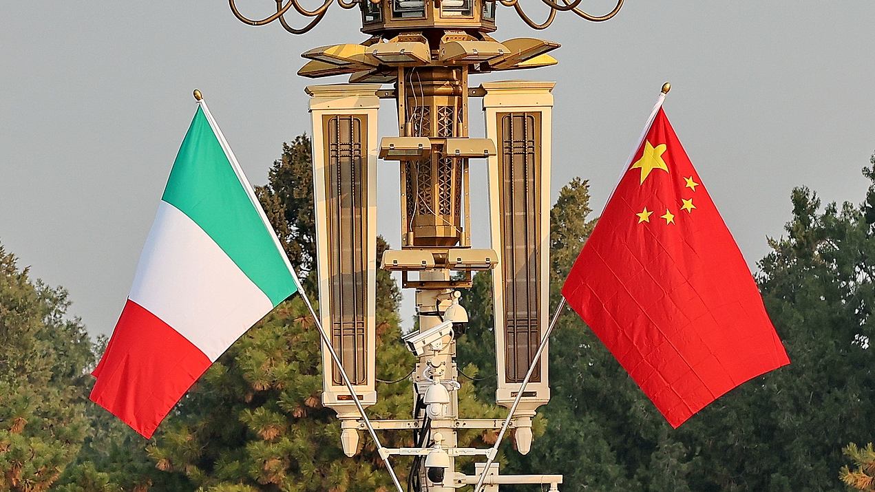 National flags of China and Italy are seen in Beijing, China, November 7, 2024. /CFP