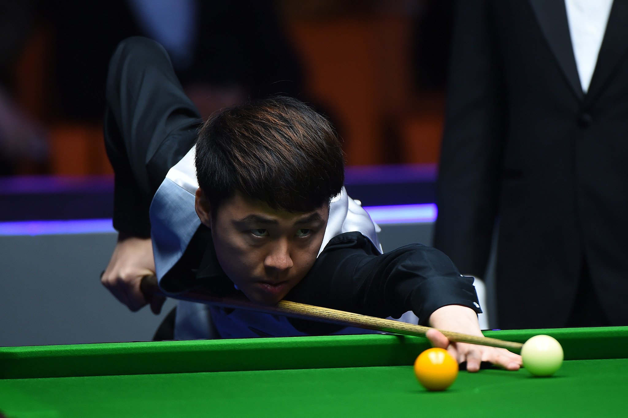 Xu Si of China hits a shot the quarterfinals against Gary Wilson of England at the World Snooker Tour (WST) International Championship in Nanjing, east China's Jiangsu Province, November 7, 2024. /CFP