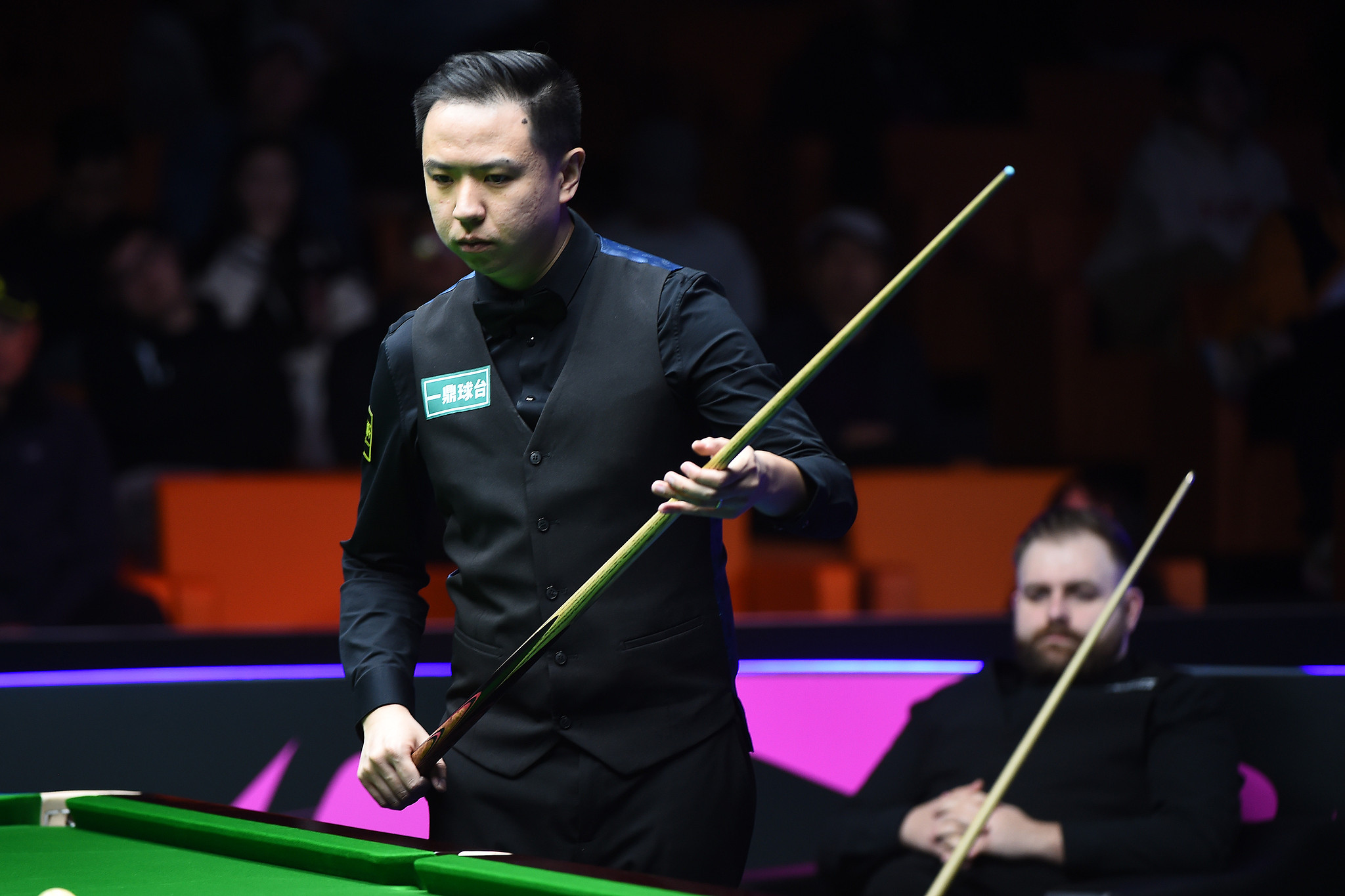 Xiao Guodong (L) looks on during the quarterfinals against Page at the World Snooker Tour (WST) International Championship in Nanjing, east China's Jiangsu Province, November 7, 2024. /CFP