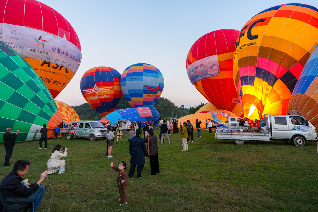 Residents and visitors boarded hot air balloons at the Dadoushan Flying Camp in Wuyi County, Zhejiang Province on November 6, 2024. /CFP  