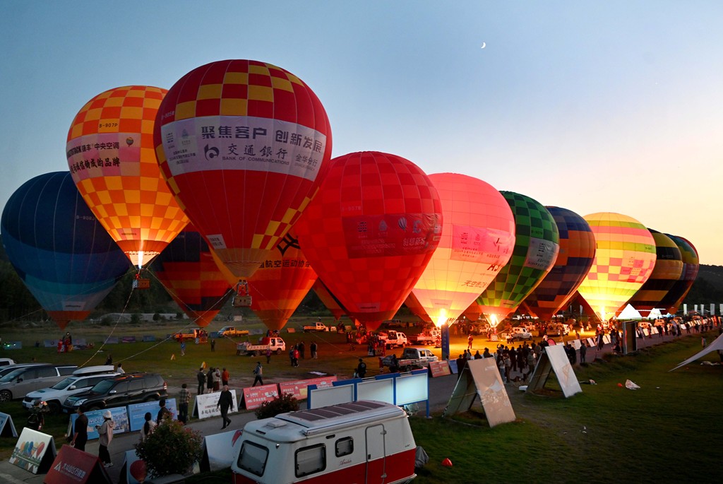 Residents and visitors boarded hot air balloons at the Dadoushan Flying Camp in Wuyi County, Zhejiang Province on November 6, 2024. /CFP  