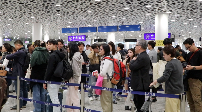 Foreign passengers arrive at Shenzhen Bao'an International Airport, south China's Guangdong Province, November 8, 2024. /CGTN