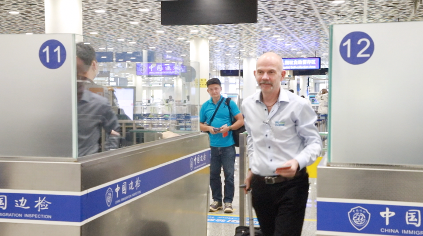 Norwegian passenger Gaute Gordon is the first to enter Guangdong and use the visa-free policy. /CGTN