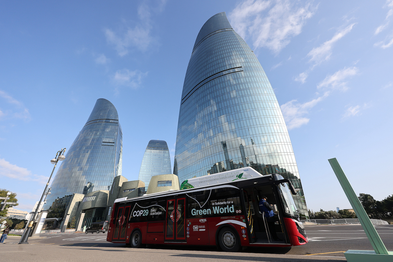 A city bus near the Flame Towers during the COP29 climate change conference in Baku, Azerbaijan, November 10, 2024. /CFP