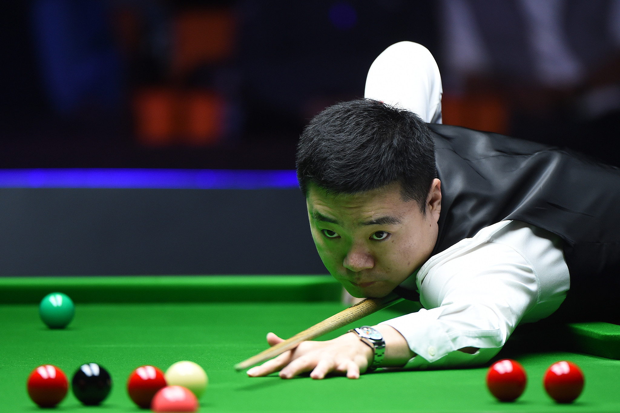 Ding Junhui of China hits a shot against Chris Wakelin of England in the World Snooker Tour (WST) International Championship final in Nanjing, east China's Jiangsu Province, November 10, 2024. /CFP