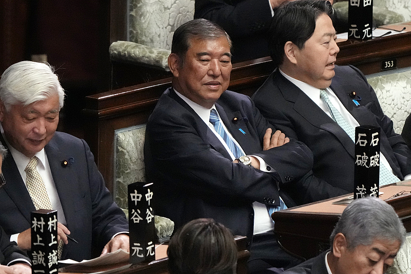 Japanese Prime Minister Shigeru Ishiba (C) attends a special parliamentary session of the lower house before a parliamentary vote for a new leader in Tokyo, Japan, November 11, 2024. /CFP