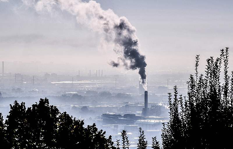 A haze of pollution over Lyon, southeastern France, October 15, 2021. /CFP