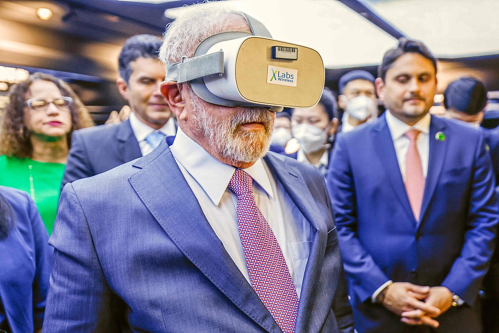 Brazilian President Luiz Inacio Lula da Silva tries a virtual reality headset at a research and development center in east China's Shanghai Municpality, April 13, 2023. /CFP