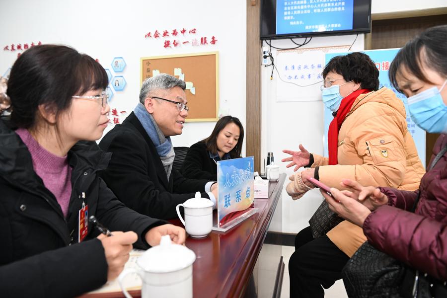 Zhang Junjie (2nd L), a deputy to the 14th National People's Congress, communicates with residents at a local legislators' liaison station in Qinhuai District of Nanjing, east China's Jiangsu Province, February 22, 2024. /Xinhua